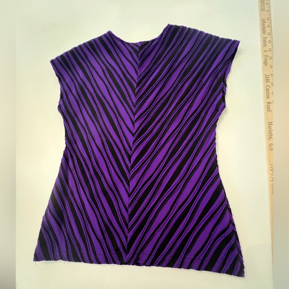 DANA BUCHMAN PURPLE AND BLACK STRIPED WOMEN’s TOP SIZE MEDIUM SLEEVELESS 
V NECK - Picture 2 of 11